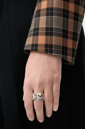 Anillo «Nest» en plata esterlina y esmalte