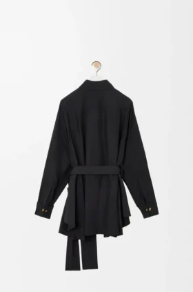 Blusa de seda con cinturón