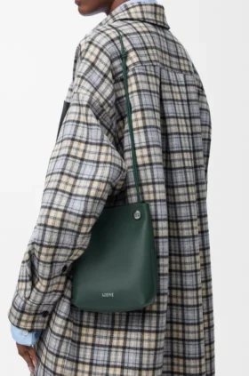 Bolsita Pebble en piel de becerro lisa