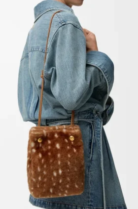 Bolsita «Pebble» en piel de oveja estampada