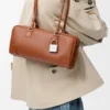 Bolso Amazona 31 Cropped en piel de becerro brillante Bolso Amazona 31 Cropped en piel de becerro brillante