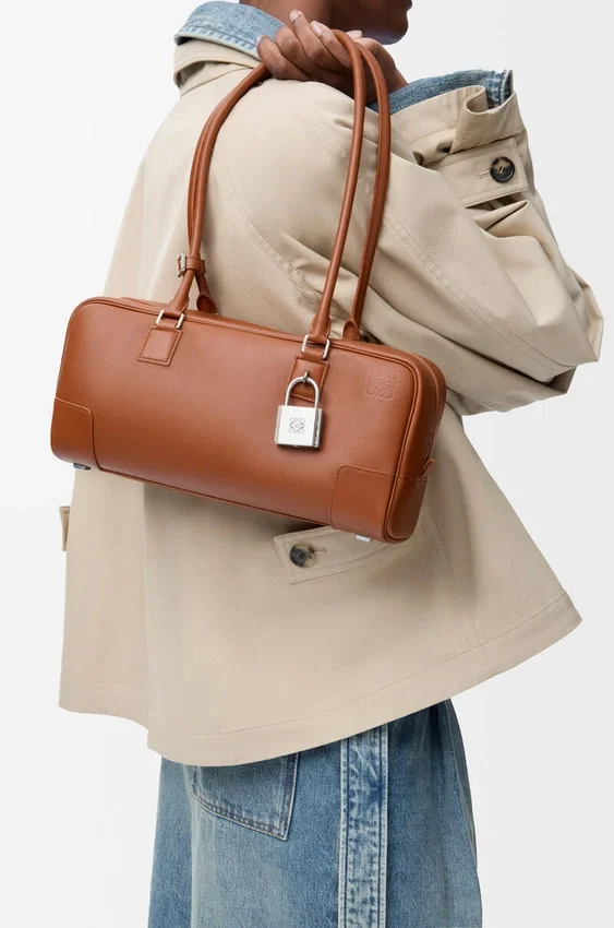Bolso Amazona 31 Cropped en piel de becerro brillante Bolso Amazona 31 Cropped en piel de becerro brillante