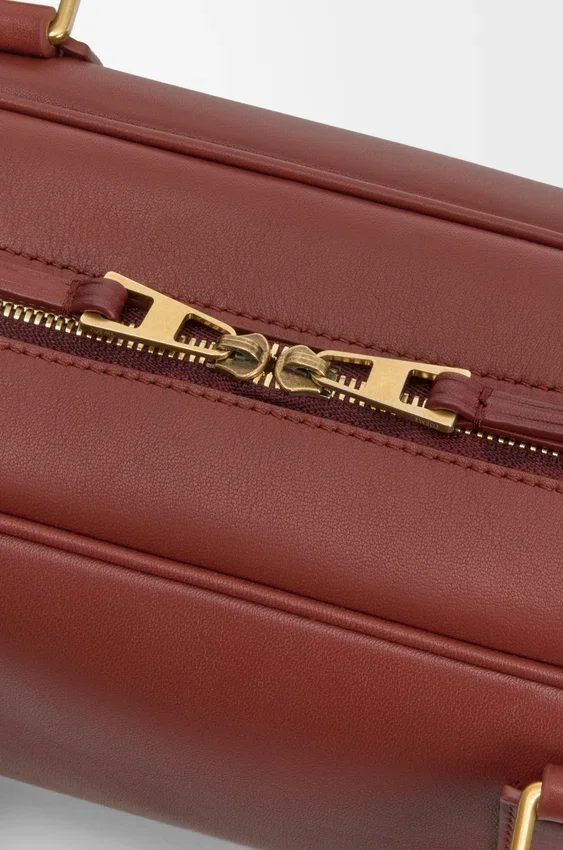 Bolso Amazona 31 Cropped en piel de becerro brillante Bolso Amazona 31 Cropped en piel de becerro brillante
