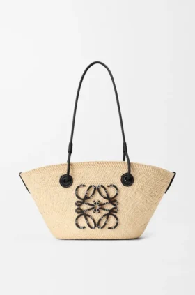 Bolso Anagram Basket pequeño en palma de iraca y piel de becerro