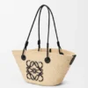 Bolso Anagram Basket pequeño en palma de iraca y piel de becerro Bolso Anagram Basket pequeño en palma de iraca y piel de becerro