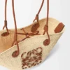 Bolso Anagram Basket pequeño en palma de iraca y piel de becerro Bolso Anagram Basket pequeño en palma de iraca y piel de becerro