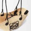 Bolso Anagram Basket pequeño en palma de iraca y piel de becerro Bolso Anagram Basket pequeño en palma de iraca y piel de becerro