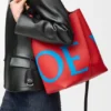 Bolso Bilbao grande tipo cubeta con logotipo extragrande en piel de becerro lisa Bolso Bilbao grande tipo cubeta con logotipo extragrande en piel de becerro lisa