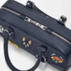 Bolso corto Cats Amazona 23 en mezclilla bordada Bolso corto Cats Amazona 23 en mezclilla bordada