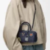 Bolso corto Cats Amazona 23 en mezclilla bordada Bolso corto Cats Amazona 23 en mezclilla bordada