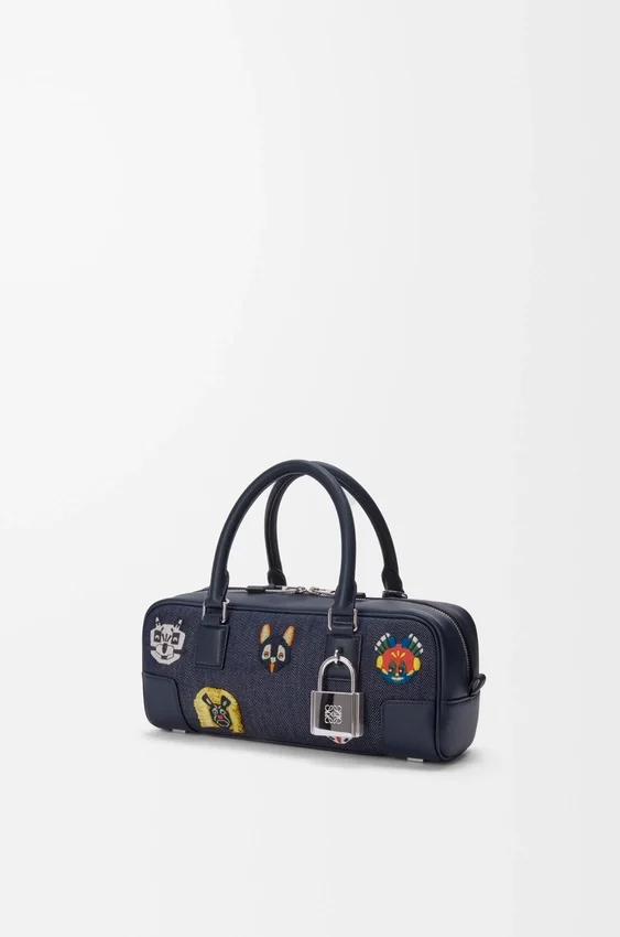 Bolso corto Cats Amazona 23 en mezclilla bordada Bolso corto Cats Amazona 23 en mezclilla bordada
