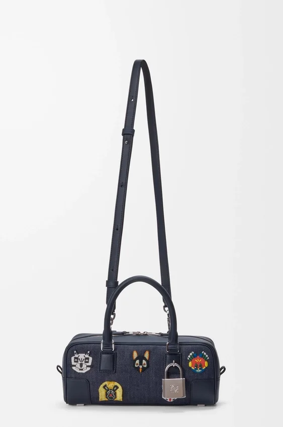 Bolso corto Cats Amazona 23 en mezclilla bordada Bolso corto Cats Amazona 23 en mezclilla bordada