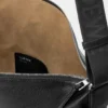 Bolso cruzado Cubi en piel de becerro granulada y flexible Bolso cruzado Cubi en piel de becerro granulada y flexible