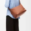 Bolso Cubi Crossbody en piel de becerro lisa y flexible con correa de jacquard Bolso Cubi Crossbody en piel de becerro lisa y flexible con correa de jacquard