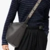 Bolso Cubi Crossbody en piel de becerro lisa y flexible con correa de jacquard Bolso Cubi Crossbody en piel de becerro lisa y flexible con correa de jacquard