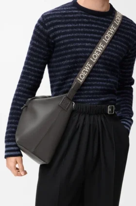 Bolso Cubi Crossbody en piel de becerro lisa y flexible con correa de jacquard