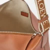 Bolso Cubi Crossbody en piel de becerro lisa y flexible con correa de jacquard Bolso Cubi Crossbody en piel de becerro lisa y flexible con correa de jacquard