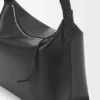 Bolso Cubi Crossbody en piel de becerro lisa y flexible con correa de jacquard Bolso Cubi Crossbody en piel de becerro lisa y flexible con correa de jacquard