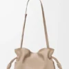 Bolso de mano Flamenco grande en piel de becerro napa Bolso de mano Flamenco grande en piel de becerro napa