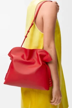 Bolso de mano Flamenco mediano con detalle en espiral, en piel de becerro napa