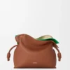 Bolso de mano «Flamenco» mediano en capas, de piel de becerro napa Bolso de mano «Flamenco» mediano en capas, de piel de becerro napa