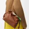 Bolso de mano «Flamenco» mediano en capas, de piel de becerro napa Bolso de mano «Flamenco» mediano en capas, de piel de becerro napa