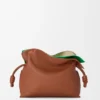 Bolso de mano «Flamenco» mediano en capas, de piel de becerro napa Bolso de mano «Flamenco» mediano en capas, de piel de becerro napa