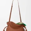 Bolso de mano «Flamenco» mediano en capas, de piel de becerro napa Bolso de mano «Flamenco» mediano en capas, de piel de becerro napa
