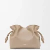 Bolso de mano Flamenco mediano en piel de becerro napa Bolso de mano Flamenco mediano en piel de becerro napa