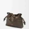 Bolso de mano Flamenco mediano en piel de becerro napa Bolso de mano Flamenco mediano en piel de becerro napa