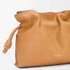 Bolso de mano Flamenco mediano en piel de becerro napa Bolso de mano Flamenco mediano en piel de becerro napa