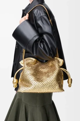 Bolso de mano Flamenco mediano en piel de cordero laminada