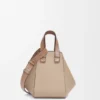 Bolso Hammock Compact en piel de becerro de grano suave Bolso Hammock Compact en piel de becerro de grano suave