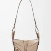Bolso Hammock Compact en piel de becerro de grano suave Bolso Hammock Compact en piel de becerro de grano suave