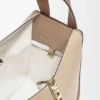 Bolso Hammock Compact en piel de becerro de grano suave Bolso Hammock Compact en piel de becerro de grano suave