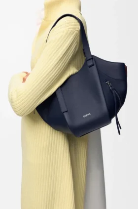 Bolso «Hammock Flip» con diseño en capas en piel de becerro clásica