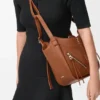 Bolso Hammock Flip en piel de becerro clásica Bolso Hammock Flip en piel de becerro clásica
