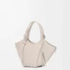 Bolso Hammock Flip en piel de becerro clásica Bolso Hammock Flip en piel de becerro clásica