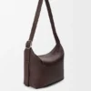 Bolso Hobo Loop grande en piel de becerro granulada y flexible Bolso Hobo Loop grande en piel de becerro granulada y flexible