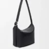 Bolso Hobo Loop grande en piel de becerro granulada y flexible Bolso Hobo Loop grande en piel de becerro granulada y flexible