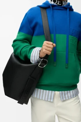Bolso Hobo Loop grande en piel de becerro granulada y flexible