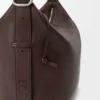 Bolso Hobo Loop grande en piel de becerro granulada y flexible Bolso Hobo Loop grande en piel de becerro granulada y flexible