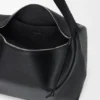 Bolso Hobo Loop grande en piel de becerro granulada y flexible Bolso Hobo Loop grande en piel de becerro granulada y flexible