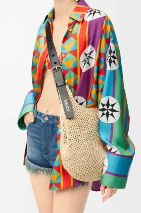 Bolso hobo pequeño con perforaciones en rafia y piel de becerro