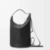 Bolso Loop en piel de becerro granulada y flexible Bolso Loop en piel de becerro granulada y flexible