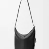 Bolso Loop en piel de becerro granulada y flexible Bolso Loop en piel de becerro granulada y flexible