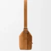 Bolso Loop Hobo mediano en piel de becerro de gamuza Bolso Loop Hobo mediano en piel de becerro de gamuza