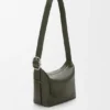 Bolso Loop Hobo mediano en piel de becerro granulada y flexible Bolso Loop Hobo mediano en piel de becerro granulada y flexible