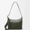 Bolso Loop Hobo mediano en piel de becerro granulada y flexible Bolso Loop Hobo mediano en piel de becerro granulada y flexible
