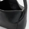 Bolso Loop Hobo mediano en piel de becerro granulada y flexible